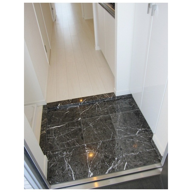 プレール・ドゥーク下北沢 玄関