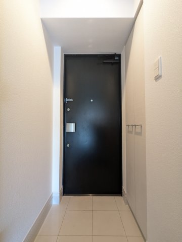 プレミアムキューブ三田605号室 玄関