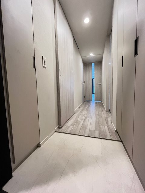 クロスレジデンス六義園8階 玄関