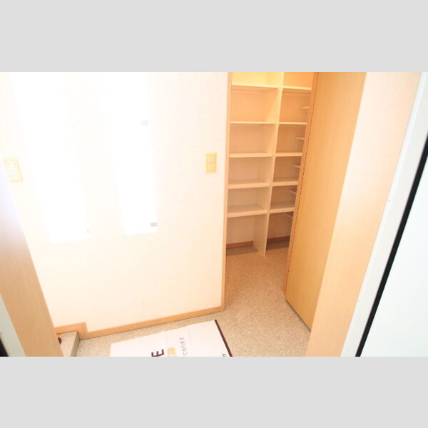 ロイヤルKJ906号室 玄関