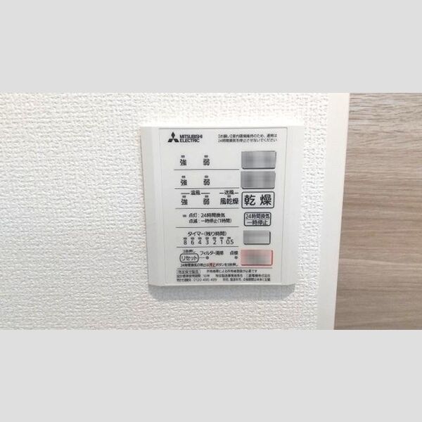 セレスティア東瑞江102号室 浴室換気乾燥機