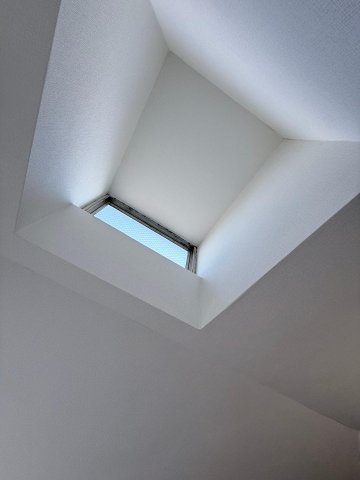 パレス井土ヶ谷201号室 天窓が付いているので、ロフトやお部屋が明るいです