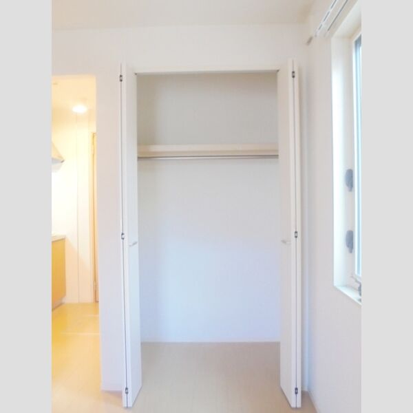 ラ ベレッツァ世田谷 103号室　クローゼット