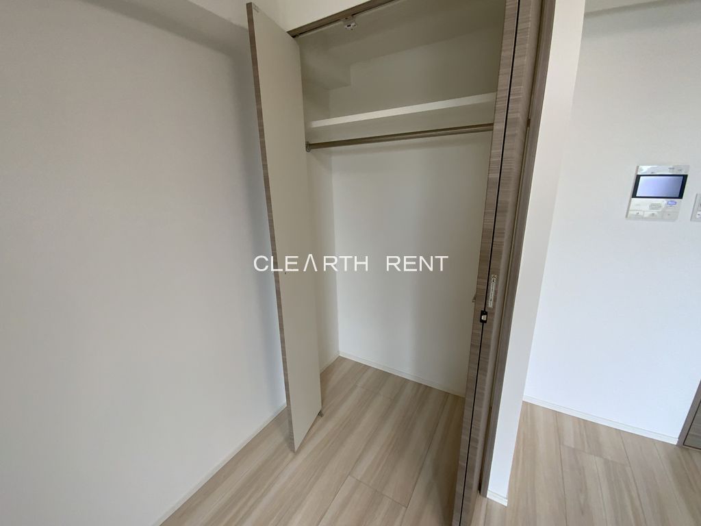 コンシェリア大塚 ＣＲＯＳＳＩＡ ☆整理しやすいハンガーパイプ付きクローゼット