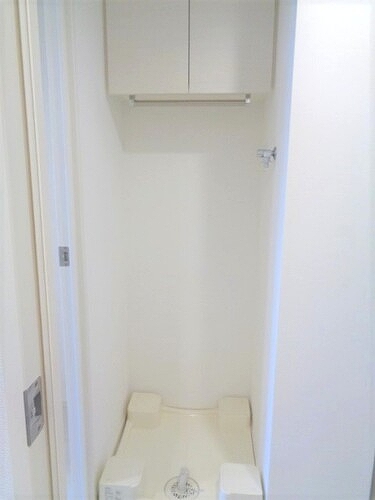 ＲＥＦＲＡＭＥ ５ Ｉｒｉｙａ4階 洗濯機置き場　※新築時同タイプ別部屋2022.12撮影