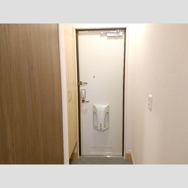 コンフォルト103号室 玄関