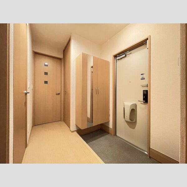 ロイヤルクレスト103号室 玄関