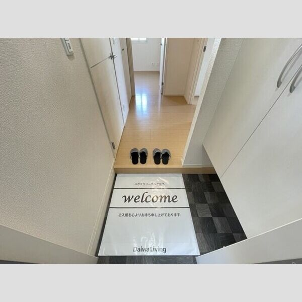 ルーエ　B 玄関