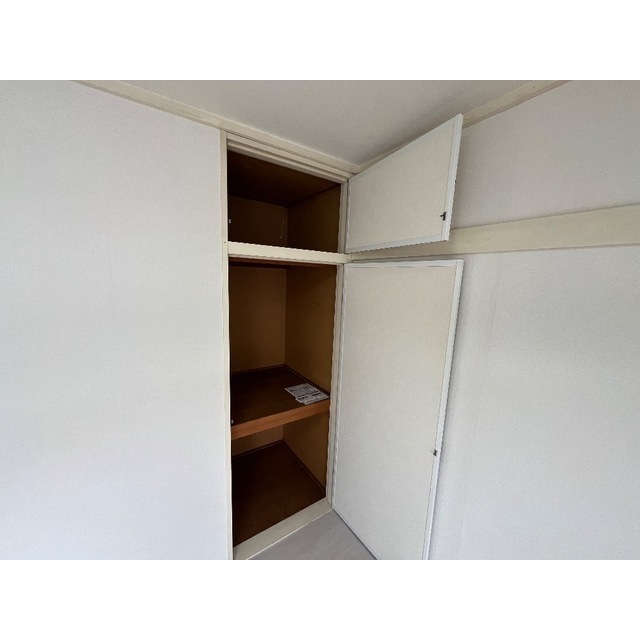 レピュート高岡B 内観