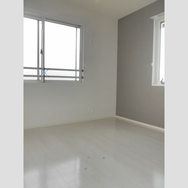 ラヴィタ　壱番館201号室 玄関側洋室です♪