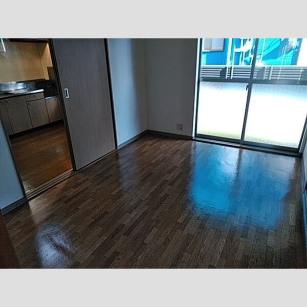 カトルヤマジュ101号室 リビング