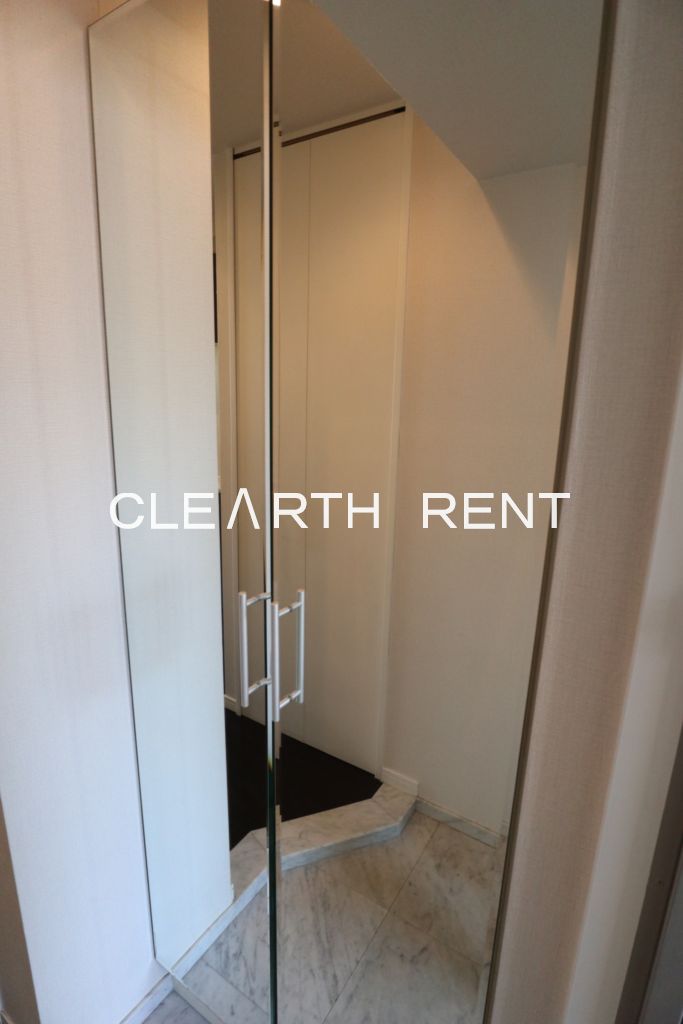 コンシェリア・デュー代々木公園3階 ☆お出かけの際に嬉しい姿見ミラー