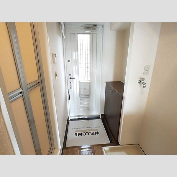 ロイヤルコート　壱番館102号室 玄関