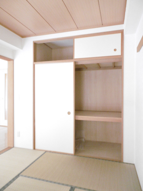 コスモ八王子ロイヤルフォルム　４０８号室 和室収納スペース