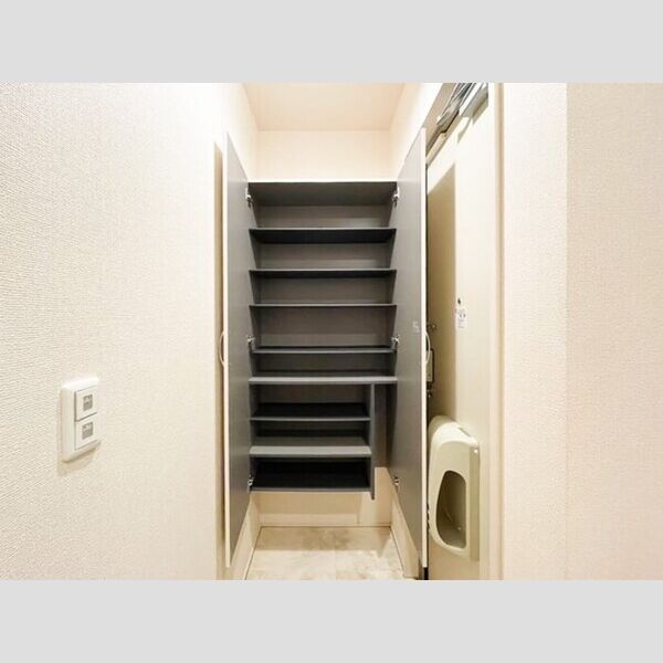 バードネイチャー　A棟203号室 玄関