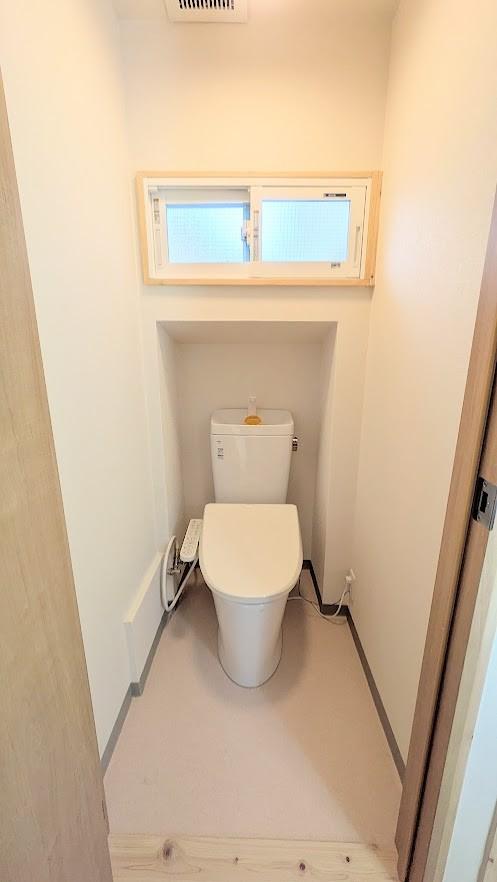 鷺宮テラス201号室 温水洗浄便座・内窓です。