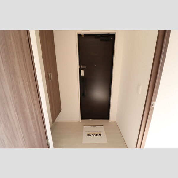 D-ROOM若草102号室 玄関