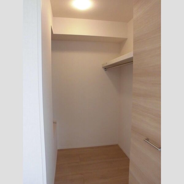 グランデ Ⅱ201号室 北側洋室ウォークインクローゼット♪