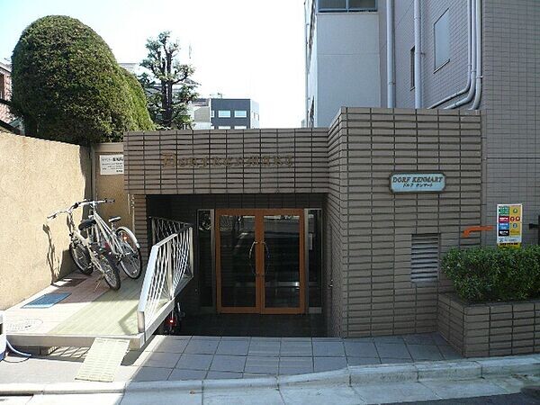 ドルフケンマート エントランス