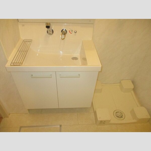 ラ・リアン　C・D　C棟105号室 洗髪洗面化粧台、室内洗濯機置場