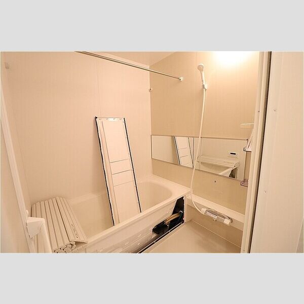 ニーナサクレ103号室 浴室