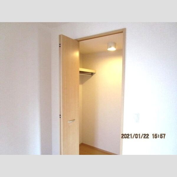 パルテール三鷹103号室 ウォークインクローゼット(北側洋室)