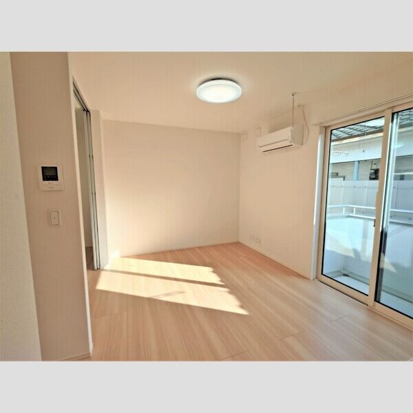 M.横田 LDK10帖(別角度)