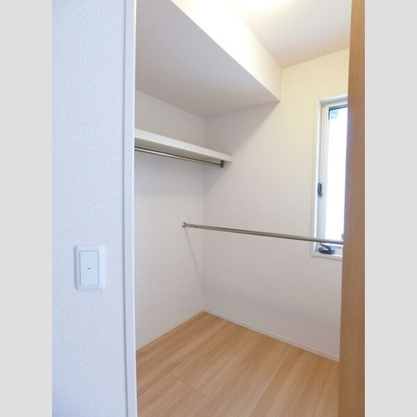ヴィラ浜見山 ウォークインクローゼット