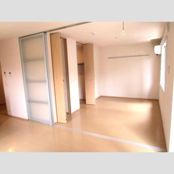 メゾン シェーヌ103号室 LDK-洋室