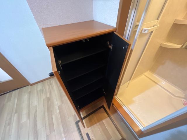 アヴニール鶴見 下駄箱