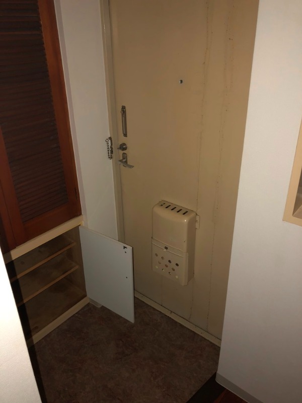 ワイケイビー経堂マンション1階 玄関