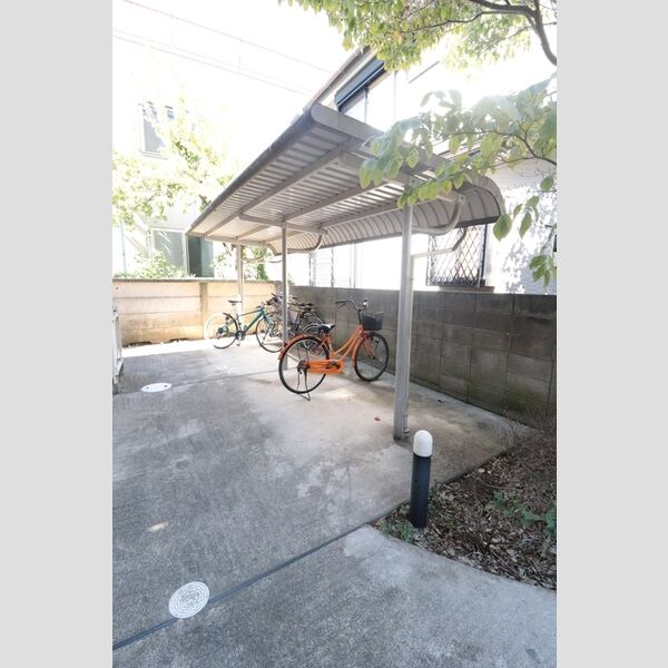 アーボリュウム 深大寺 駐輪場