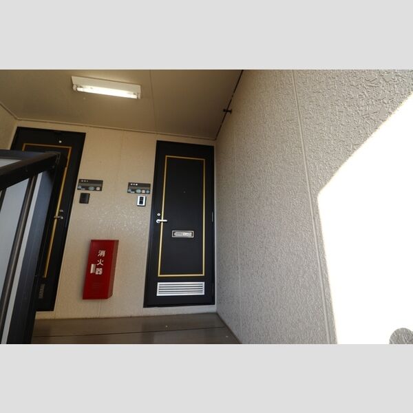 ヴィルヌーブ　A/B/CC201号室 エントランス