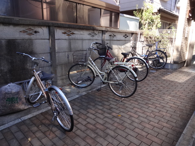 プレミア0104号室 駐輪場