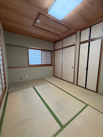 東村山市久米川町戸建て おしゃれな照明とデザインの和室です。