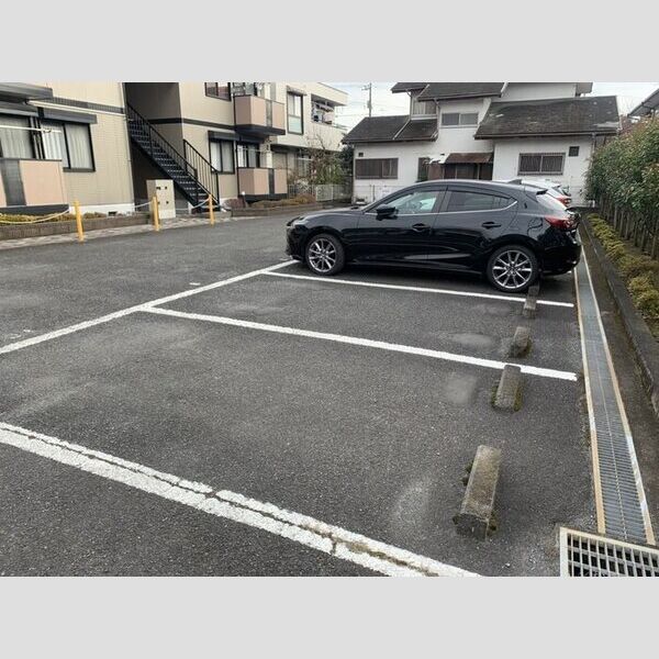 グランシャリオ 駐車場