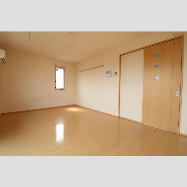 ロイヤルヒル三郷306号室 洋室