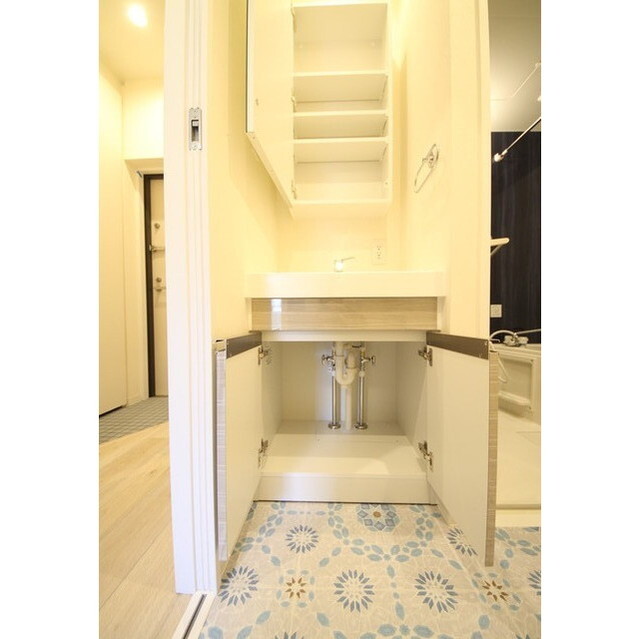 CRESCENT COURT 内観