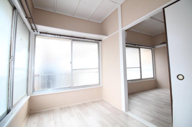 富士見市羽沢一丁目戸建 2階居室　こっちから見ても明るい