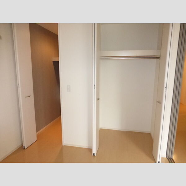 リビングタウン鍵山　A102号室 クローゼット