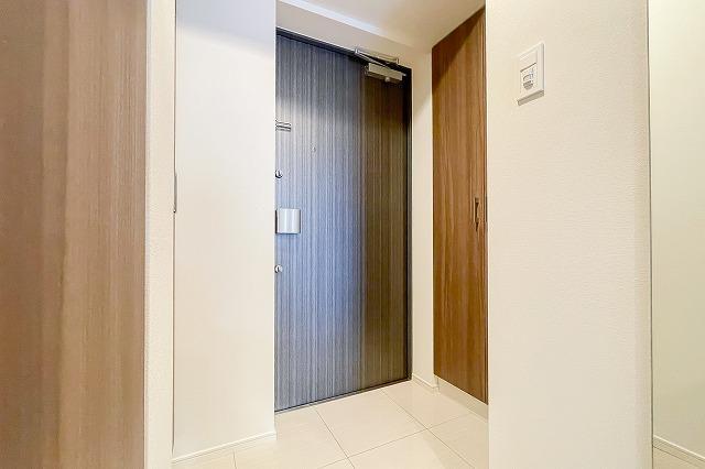 Weave Base Itabashi Honcho4階 玄関