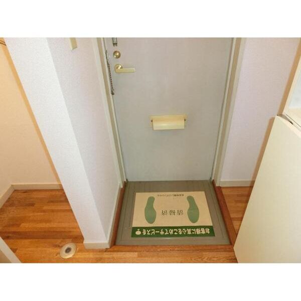 エステートピアグレイス202号室 玄関