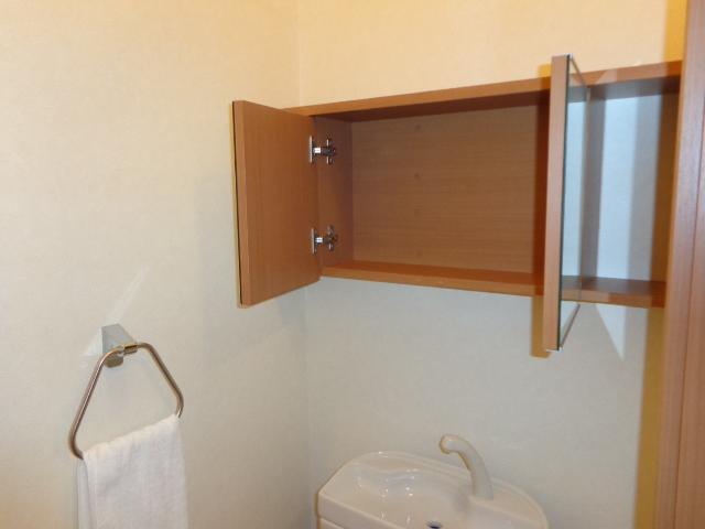 ウィングステラ湘南 トイレ戸棚