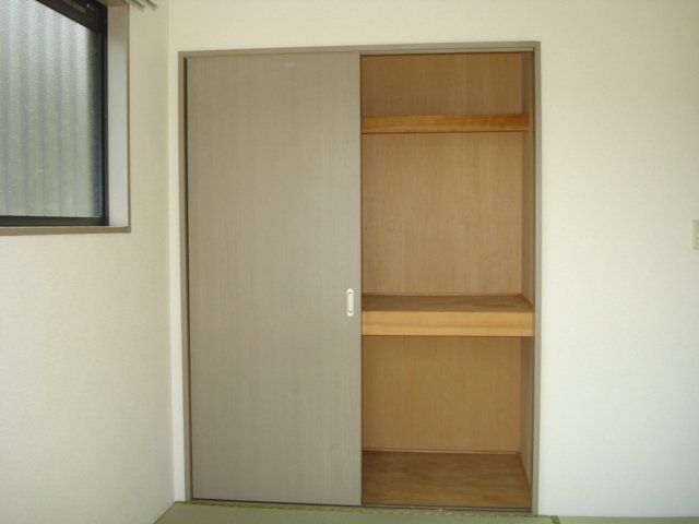 リバティヒルズ １Ｆ和室収納