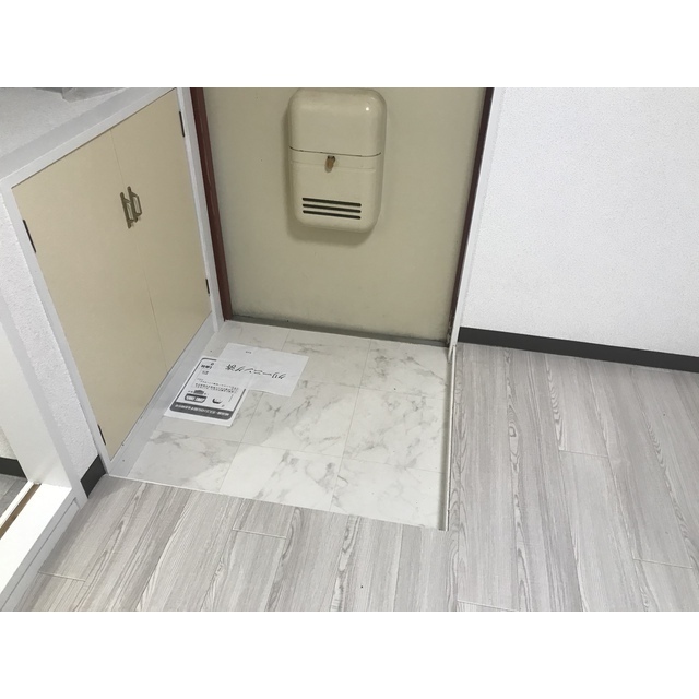 温水TBハイツわたなべ 玄関