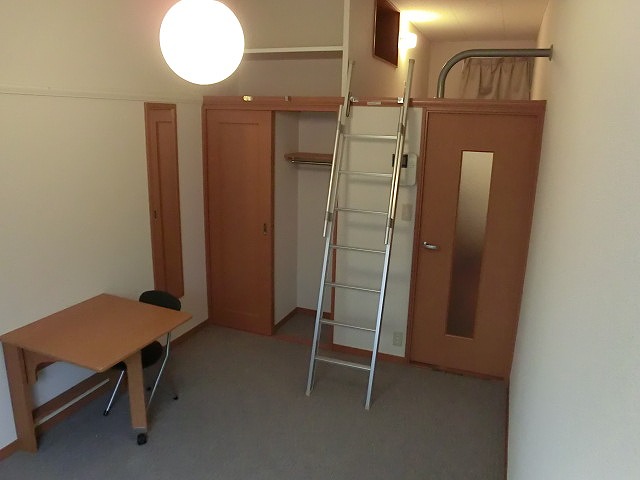 レオパレスグランベルク リビング