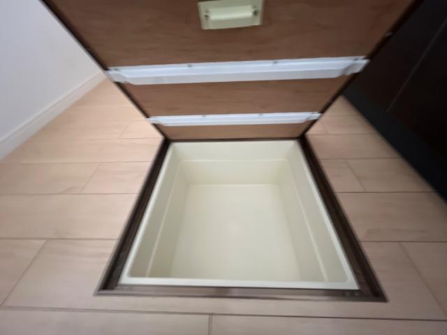 クレスト102号室 床下収納
