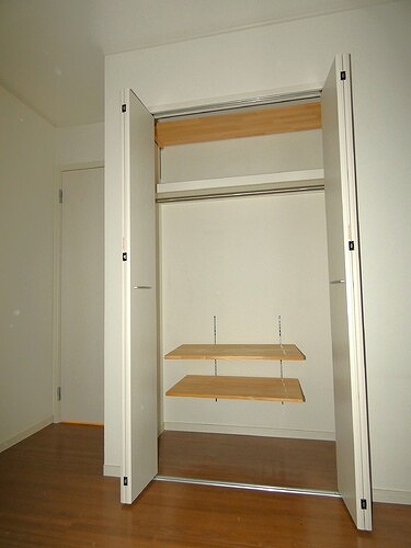 横浜市中区池袋戸建 洋室５．５畳・クロゼット（内装前）