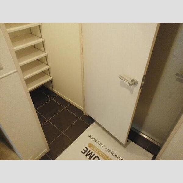 LUMIERE302号室 玄関