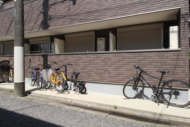 レーヴ中村橋1階 駐輪場